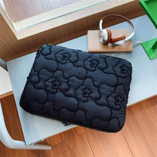 Cord-textured decorative handbag