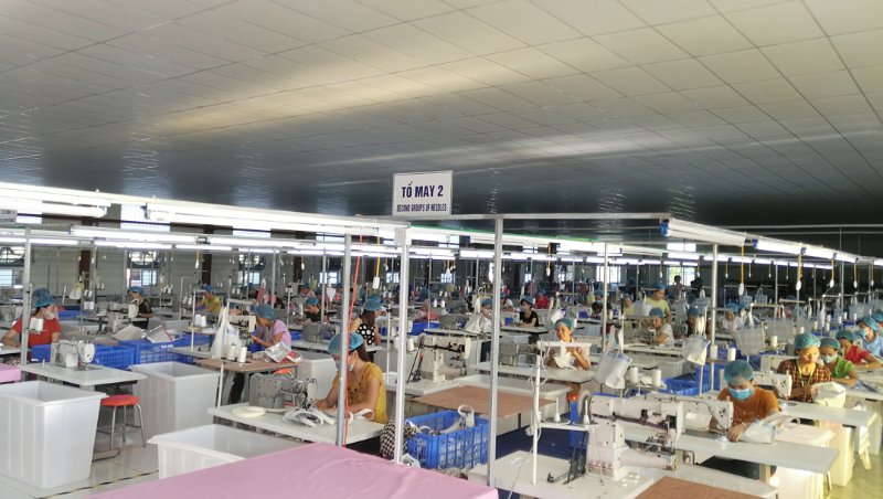 Vietnam cosmetic bag sewing floor