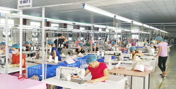 Bag sewing workstations in a production workshop